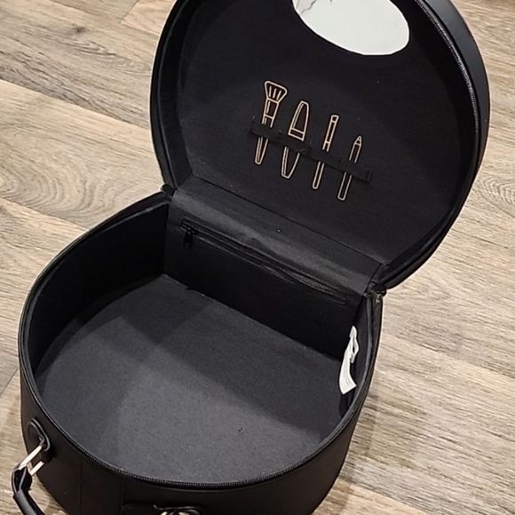 Nicole Miller New York Travel Beauty Case - Picture 3 of 9